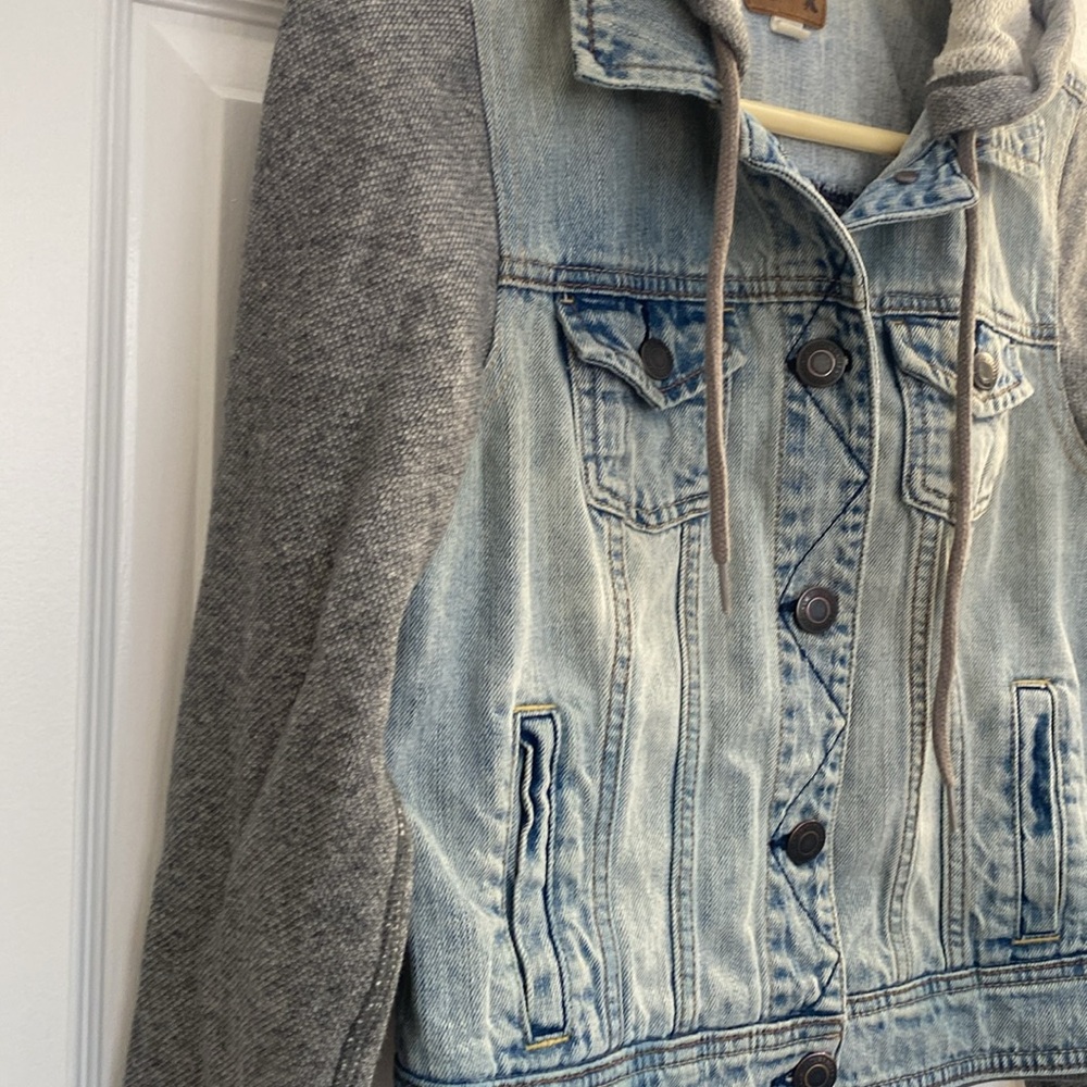 American Eagle Women's Hooded Sweater Denim Jean Jacket Medium - Picture 4 of 6